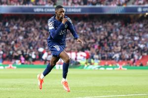 九游官网-马克莱莱：金球奖应给登贝莱，亚马尔还有很多时间证明自己