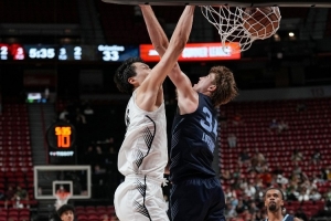 九游通道-开拓者官推晒杨瀚森单手隔扣照片：把这些做成海报！