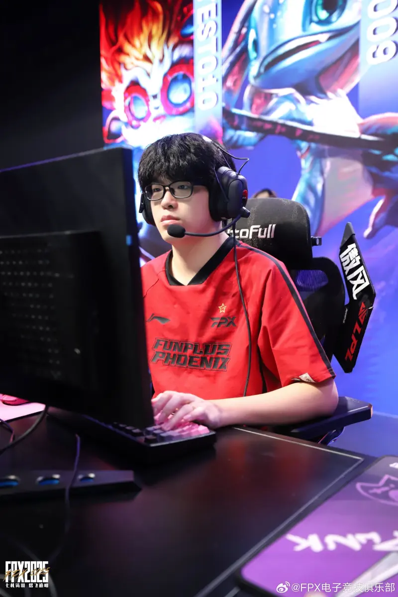 FPX发布对阵iG赛前返图：勇往直前，加油！