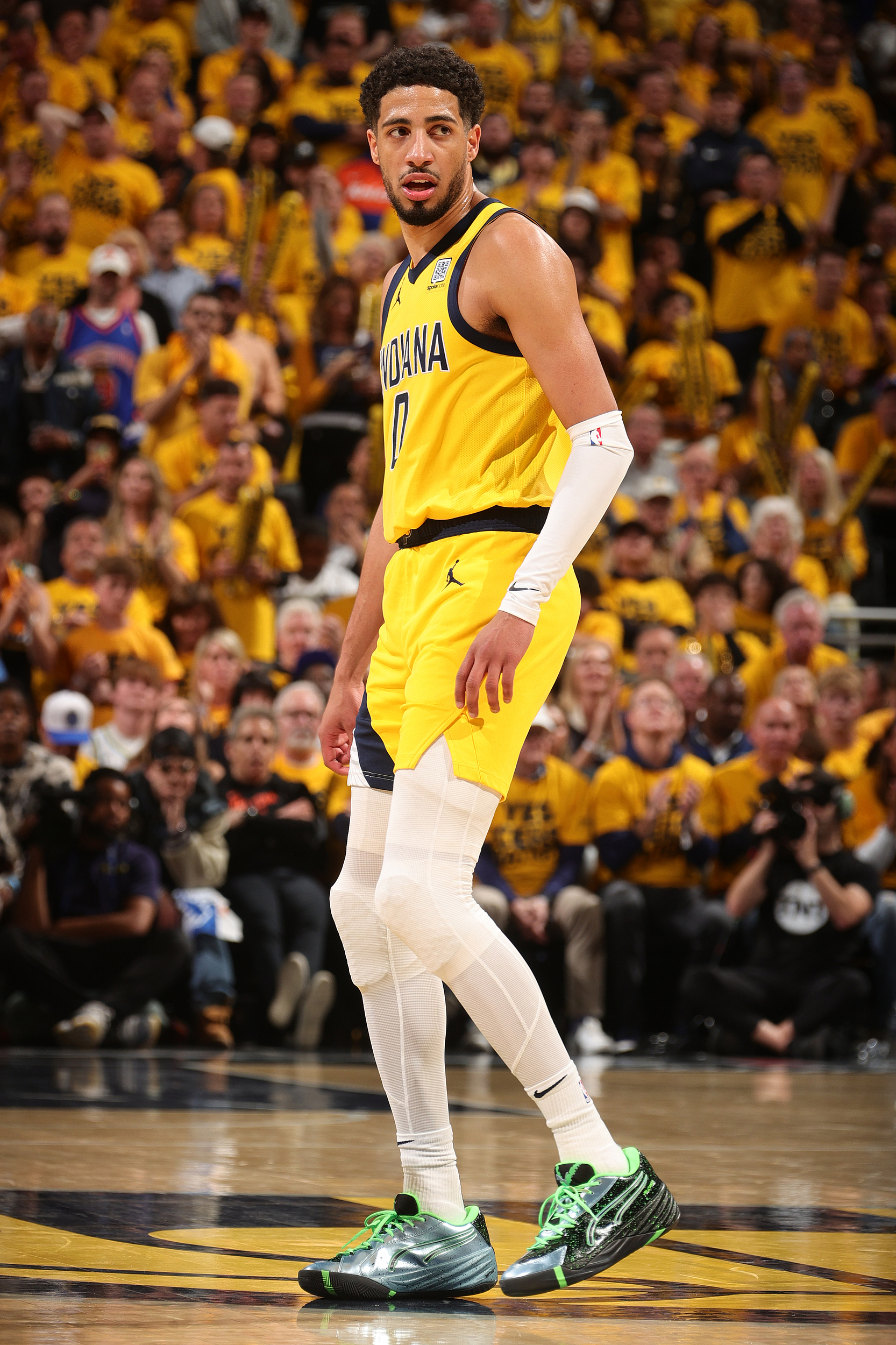 卡莱尔谈哈利伯顿仅7次出手：我会去研究这个问题然后帮助他